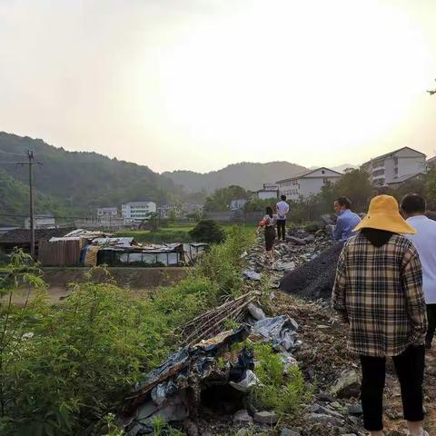 防溺水，促安全，在行动——沅古坪镇中心学校党支部义务巡塘