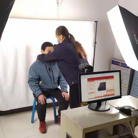 户籍民警为民服务不停歇