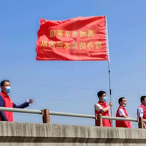 烈日当空照，园丁巡河来