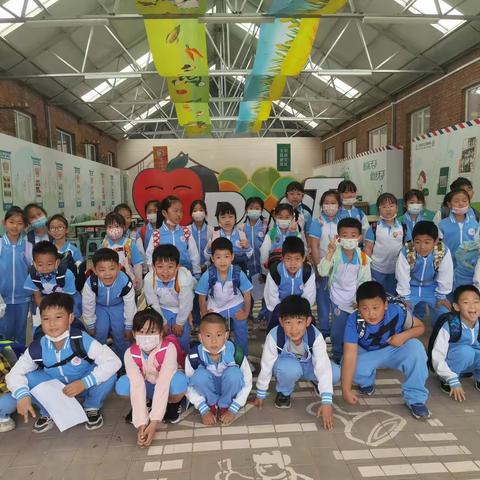 港馨小学一（7）班社会大课堂-走进巧嫂现代农业科技园区