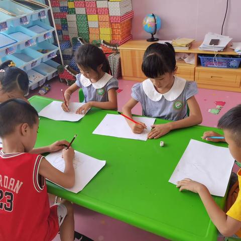 东方市三家镇中心幼儿园大三班《送给老师们的画》