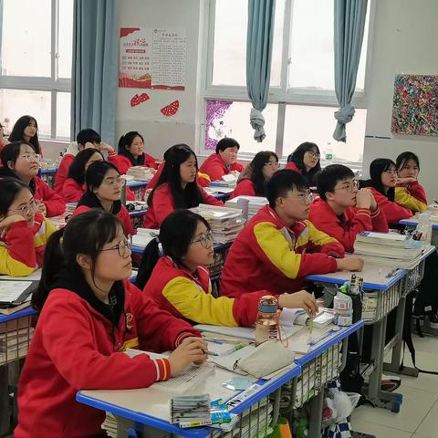 息烽县第一中学2023届高二（19）班学生留影