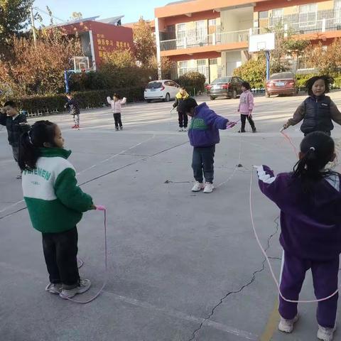 大傅寨小学跳绳运动