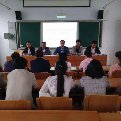 强化思想,坚持立德树人;加强师德，建立德才兼备教师                     良邑中学党支部开学会议精神纪要