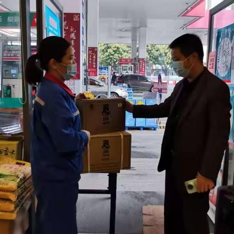 【覃塘片区】线上线下齐销售，站里站外齐奋进