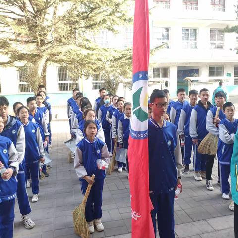 学习雷锋精神  继承优良传统——土基镇初级中学学习雷锋义务劳动