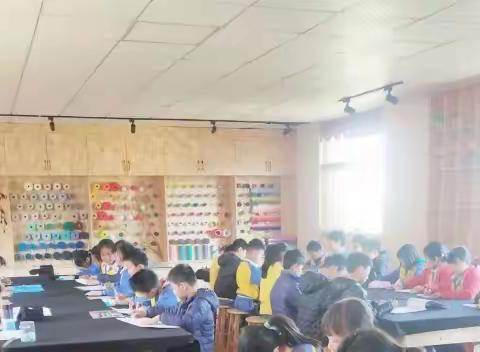 “绘出梦想 畅想未来”——四（2）中队小小美术家成长记