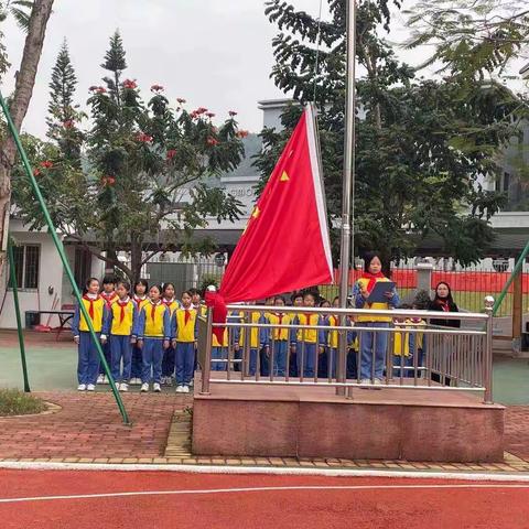 四（2）中队升旗仪式剪影