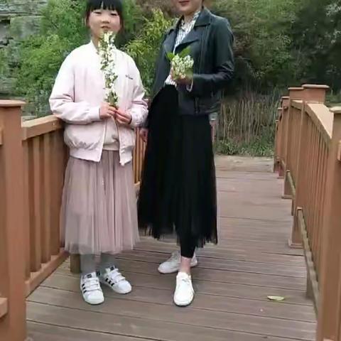 四（5）班 寻找最美朗读者 阅读是一种最好的学习，无论读什么书，你都会有收获。鸟欲高飞先振翅，人求上进先读书。