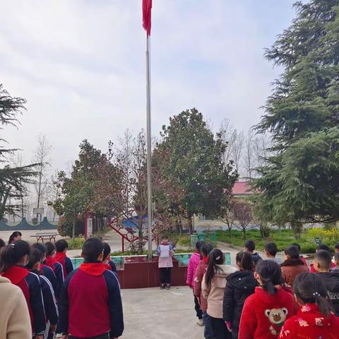 石寨铺镇黄庄庙小学“隐患险于明火，责任重于泰山”为主题升国旗仪式