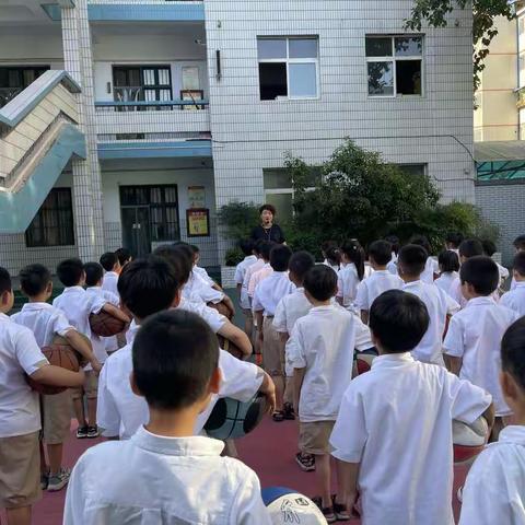 篮球少年  快乐成长——人民路小学梦之星篮球一班社团活动纪实