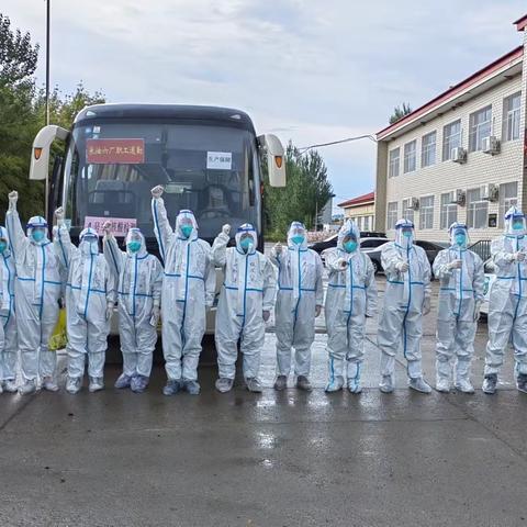 影像记“疫” | 庆新街道流动核酸采样车团队风采