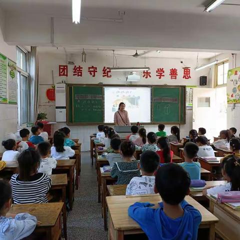 秋风送爽梦启航，听课评课共成长——记实验小学西校区语文业务活动