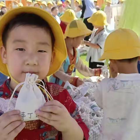 天誉幼儿园中三班韦丁闻小成长记录朋友