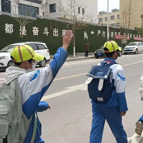 疫情防控在路上— —城关初中护学岗纪实