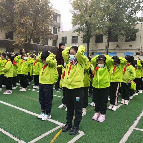 “抓校园消防安全，保学校稳定发展”——电子城小学开展消防应急演练