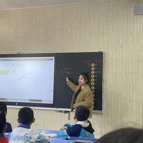 同课展风采  异构促提升——万良镇中心小学数学、英语教研活动