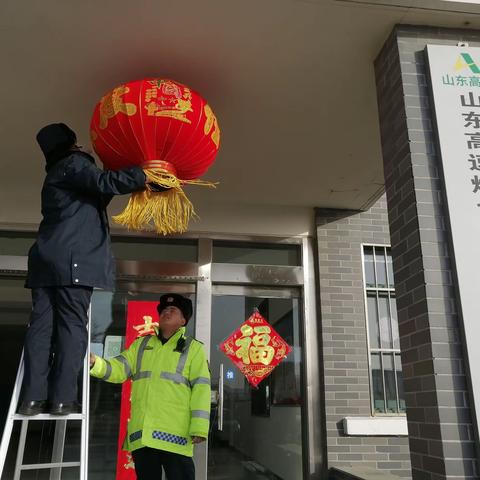 旧岁已展千重锦，新年再进百尺竿