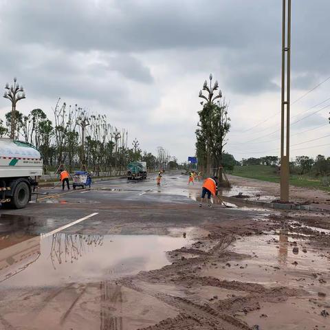雨后环卫人的坚守，捍卫城区的整洁靓丽【沙区环卫处】