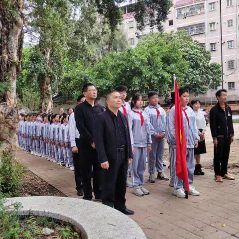 丙村镇中心小学开展“清明祭英烈”主题党日活动