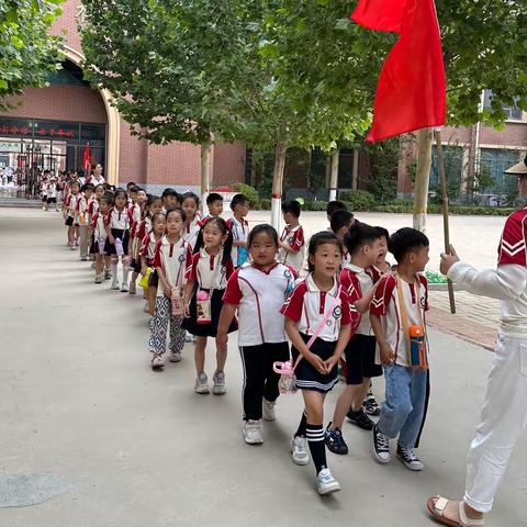 乐陵市龙山新居幼儿园——幼小衔接参观小学主题活动