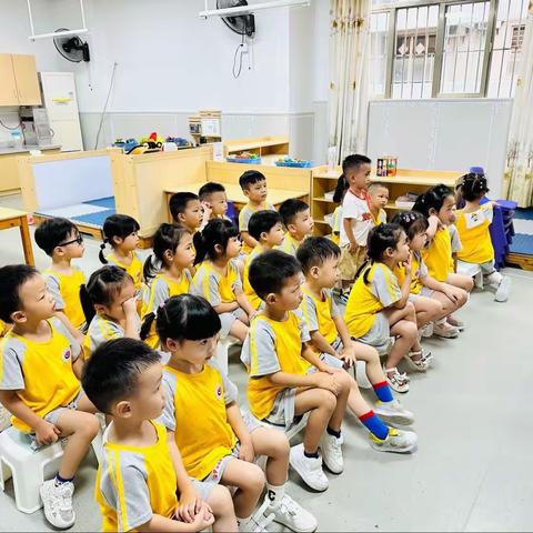 启智幼儿园小一班《高高兴兴上幼儿园》主题总结