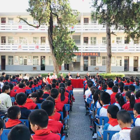 记庙坪九年制学校召开新学期开学典礼暨表彰大会