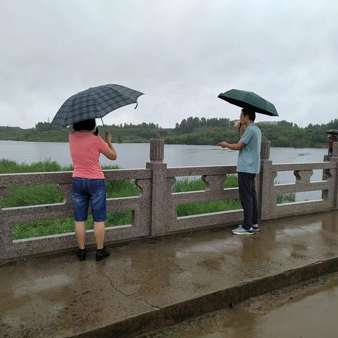 坚守防汛一线，做好防汛工作