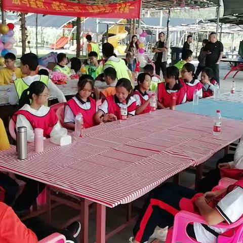 激情飞扬，放飞梦想—地质中学七（2）班首场亲子见面会