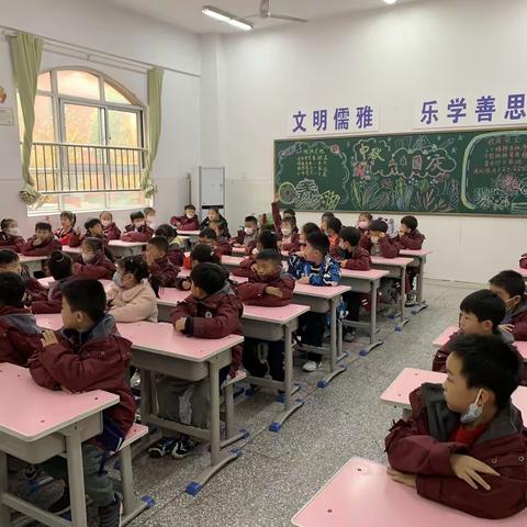 增强国防意识  争当爱国少年——许昌市健康路小学一（3）班“家长进课堂”主题活动