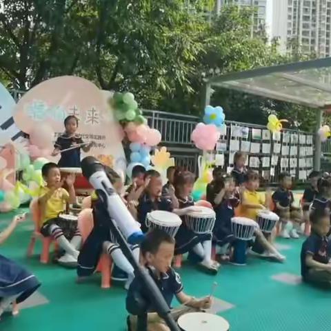 七巧板双语幼儿园“童梦时光 唱响未来”庆六一红歌传唱