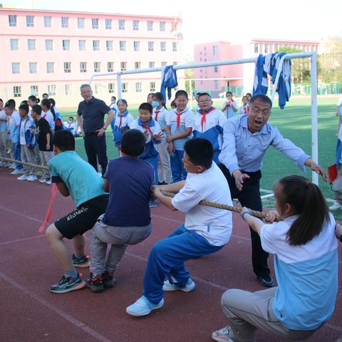 一根绳  一条心 ——一四九团中学进行拔河比赛