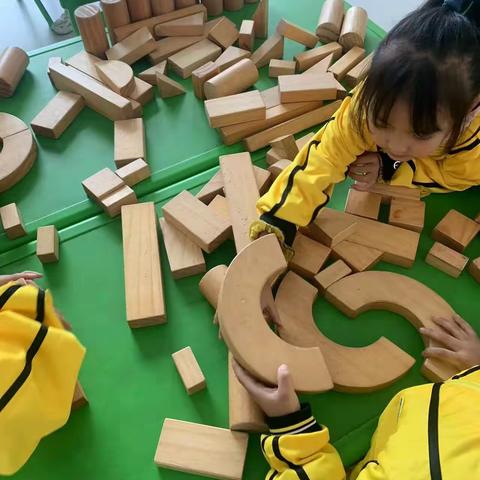 搭建游戏——《搭积木》