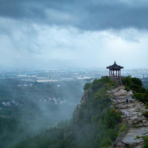 早起雨中登云门山