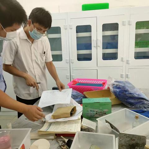 海口十中化学药品安全隐患例行检查