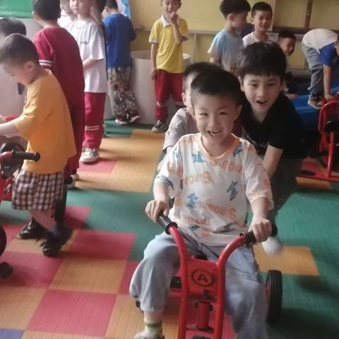 【溆浦县育苗幼儿园】果果二班快乐周记