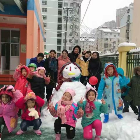 冰冰凉凉大冷天，热热闹闹打雪仗！