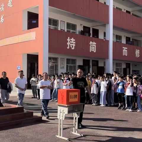 爱心捐款，情暖校园——定远乡中心学校爱心捐款活动