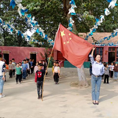 2020年10月20日宁陵县乔楼乡魏寨启蒙幼儿园全体师生进行安全防震模拟演练！