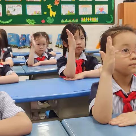 【走进小学，感悟成长】官坂小精灵幼儿园大班年段参观小学活动