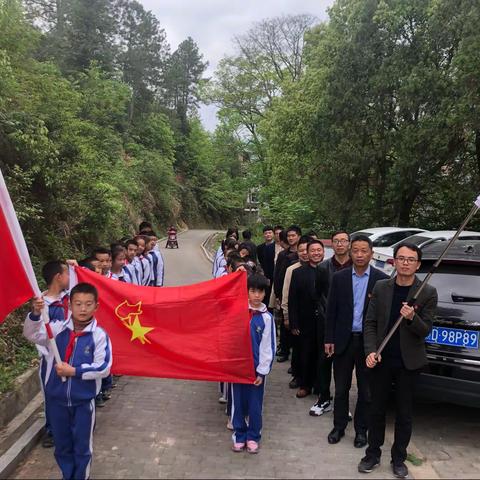 缅怀革命先烈，传承红色基因————欧阳修小学清明祭英烈活动