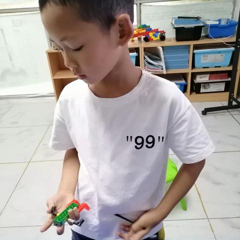 2022.5.28  wedo 《小人推磨》冯锐曦同学