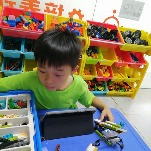 2022.5.28  wedo 《颜色分拣机》 杨荧同学