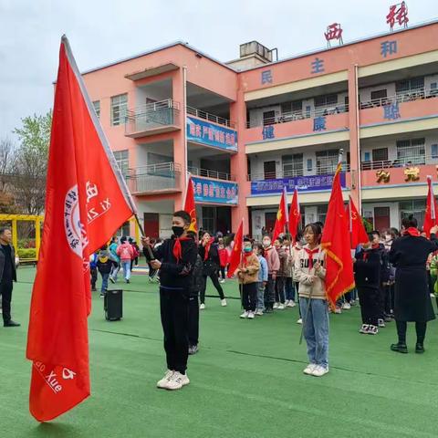 缅怀革命先烈，弘扬爱国主义——西张堡镇中心小学开展清明节扫墓活动