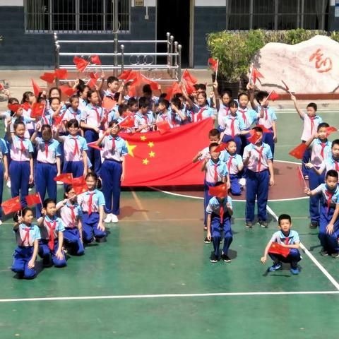 百色市中华小学“五星红旗，我为你自豪”主题活动视频