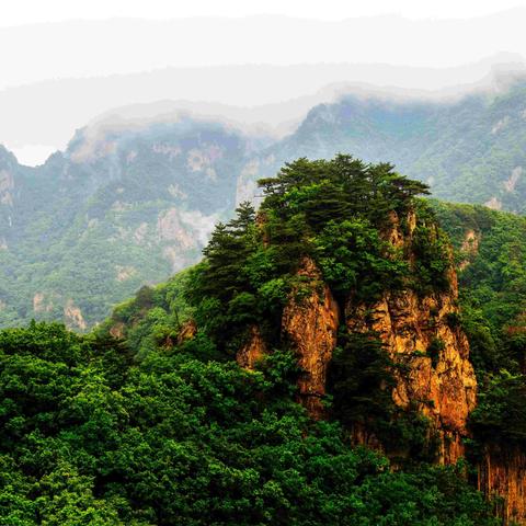 细雨下的绿石谷中游