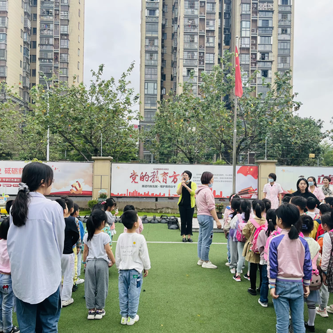 地震来了我不怕——仓山区第一中心幼儿园开展地震逃生演练活动