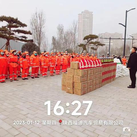 栉风沐雨堪回首，花开花落又一年。