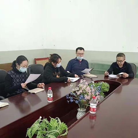 富区档案馆组织学习区委十三届三次全会精神