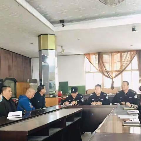 金台分局卧龙寺派出所集中开展“向人民汇报、请人民评议”活动